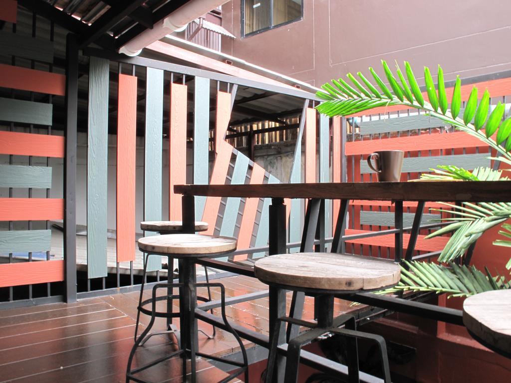 Rada Arak 79/4 Hostel Chiang Mai Exteriör bild